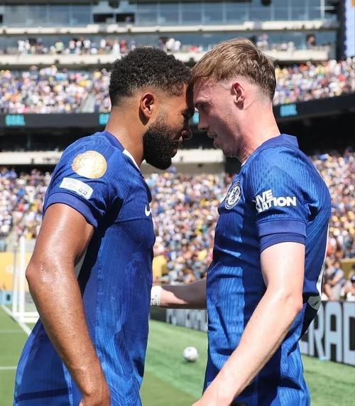 邮报:切尔西2-8惨败巴黎 不甩锅内鬼罗塞尼尔用人失当