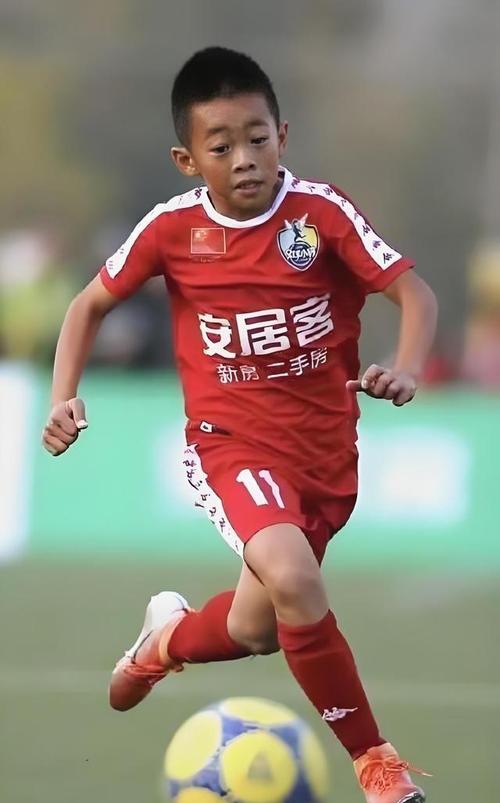 17岁中超新星邝兆镭受关注 官方周边3月20日开售