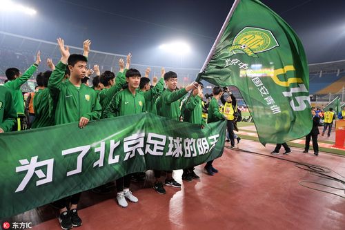 北京地铁推出国安联名主题车厢 满满足球文化元素