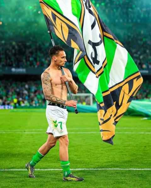 欧联杯-贝蒂斯4-0帕纳辛纳科斯逆转晋级八强,安东尼破门献标志性庆祝