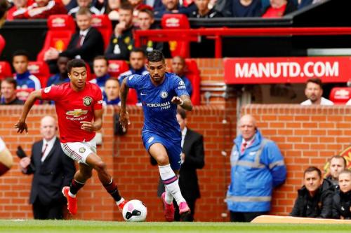 曼联2-2伯恩茅斯引判罚争议，马奎尔发文不满红点套餐