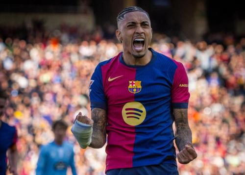 内马尔晒巴萨主题穿搭 追忆红蓝生涯引共鸣