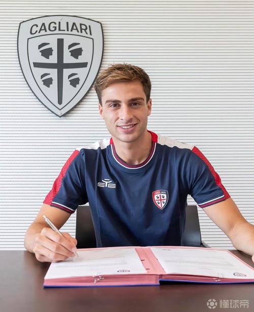 迈阿密国际官宣17岁青训中场亚历山大·肖签职业合同