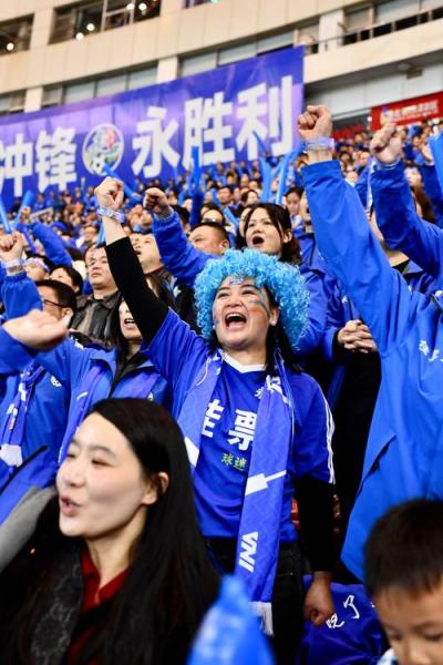 湘超冠军永州队造访镇江 友谊赛迎万余名客场球迷