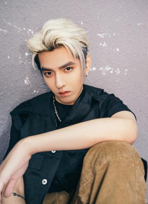 媒体人点评王钰栋争议：以偶像标准衡量 表现不合格