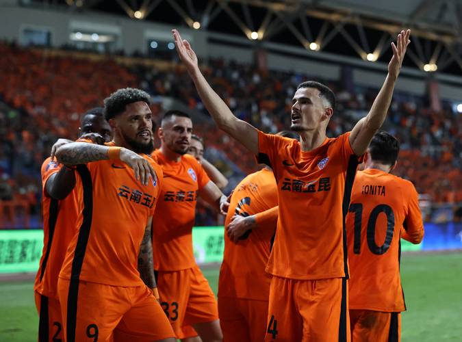 中超第三轮爆大冷！云南玉昆4-0胜山东泰山，黄紫昌改打边后卫成奇兵