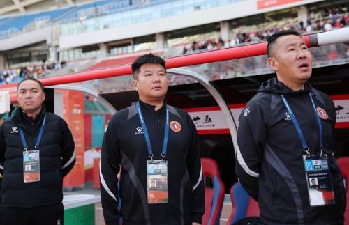 中国新闻网：辽宁铁人斩获中超首胜 李金羽谈适应难题