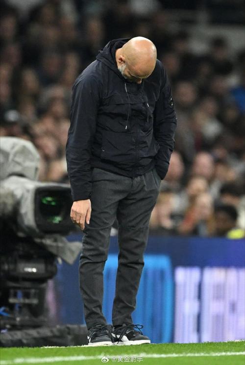 瓜帅联赛杯夺冠后激情狂奔染黄：我是人不是AI