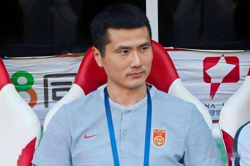 国足新一期集训：邵佳一重点考察12名中场球员