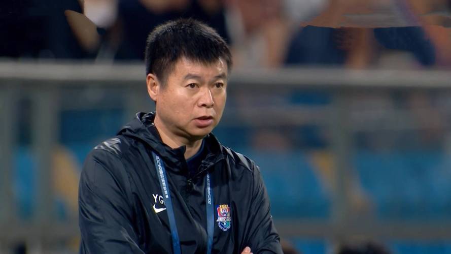 津门虎主帅于根伟明晚直播，回应球迷保级关切