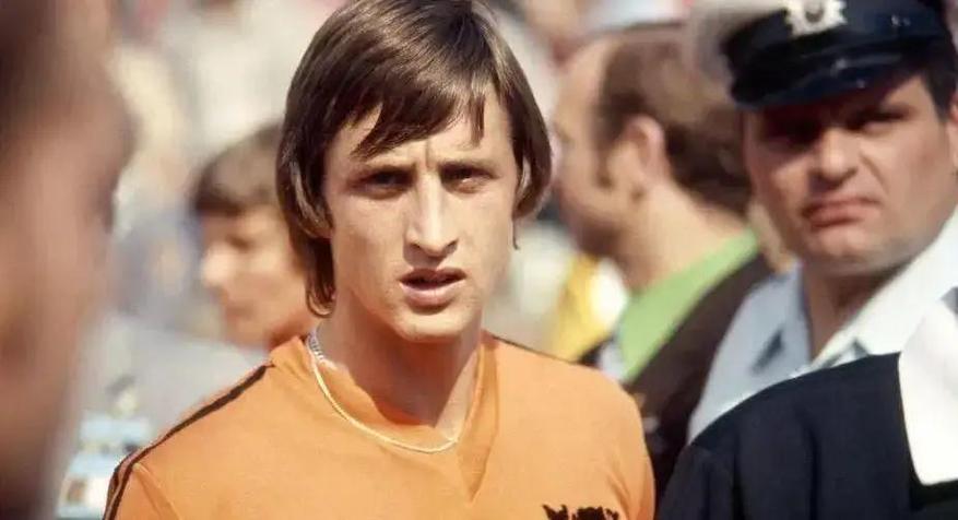 克鲁伊夫女儿斥贪财谣言 还原传奇球星公益人生