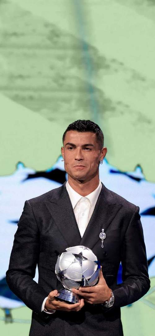 《马卡报》曝C罗邀西班牙DJ植发 原以为是派对邀约