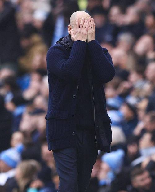 2026联赛杯曼城夺冠 瓜迪奥拉赛后拥抱塞梅尼奥连拍9下