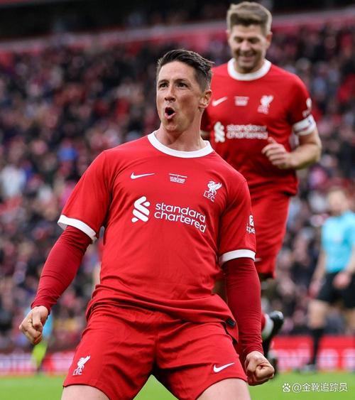 利物浦传奇杰拉德晒照致敬萨拉赫 送别安菲尔德功勋