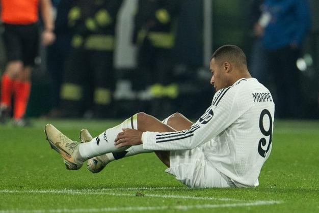 皇马队医误诊！姆巴佩左膝受伤带伤作战整月