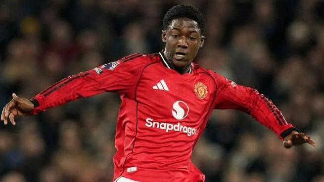 罗马诺曝曼联续约：马奎尔1+1新约 梅努将签5年合同