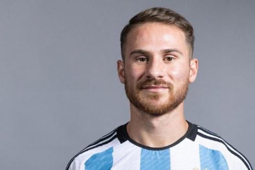 麦卡利斯特阿根廷队报到晒新发型 遭队友调侃吐槽