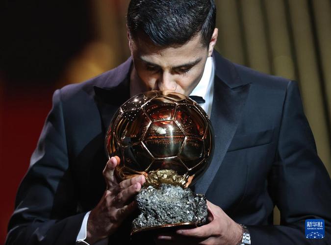 罗德里专访谈2024金球竞争：钦佩维尼修斯，外界刻意制造对立