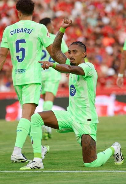 TNT体育：巴西对阵法国友谊赛 拉菲尼亚半场因大腿伤被换