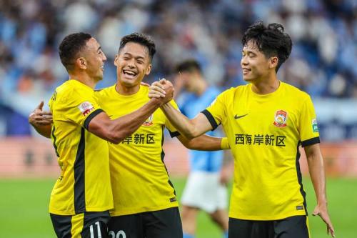 深圳新鹏城晒团队集结画面:彼此羁绊比战术更暖心