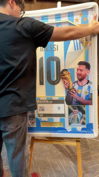 友谊赛赛后圆梦！毛里塔尼亚前锋拿到梅西球衣