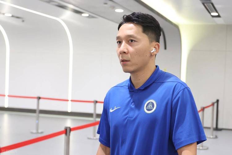 青岛海牛官方庆生 张卫新赛季再战中超