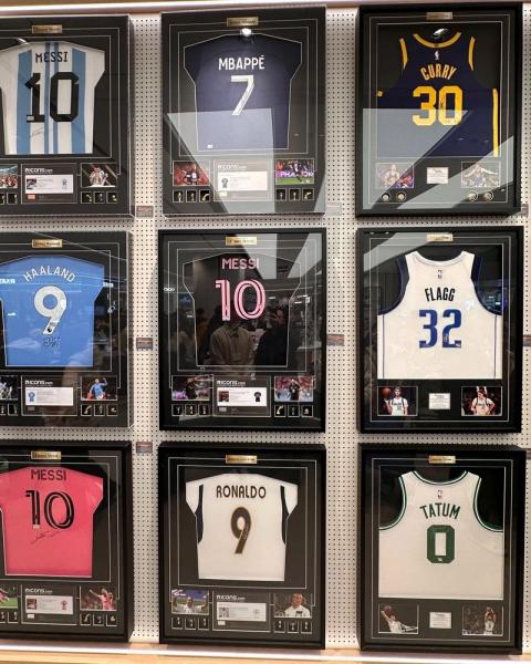 《队报》:法国队新球衣售价160欧 球迷直呼消费奢侈 《队报》:法国队新球衣售价160欧 球迷直呼消费奢侈