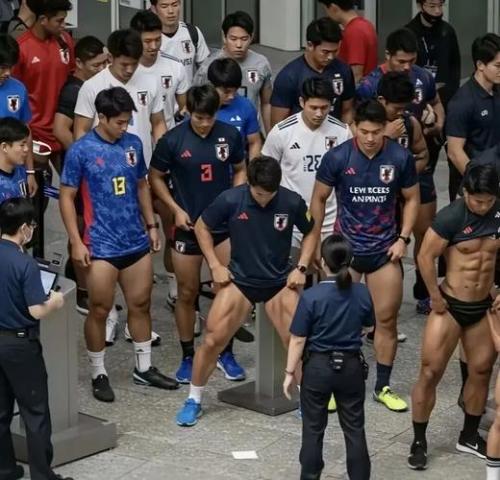 韩男足热身赛0-4惨败 洪明甫强调攻防细节