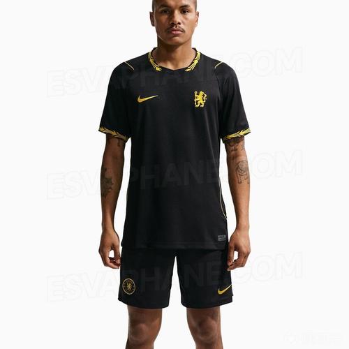 外媒曝光切尔西新赛季客场球衣 黑金设计引关注