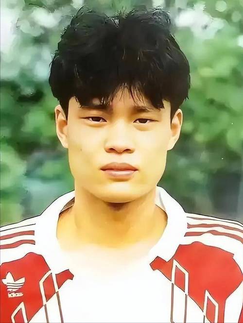 沪上明星再添申花球迷 严屹宽喊话范志毅互动