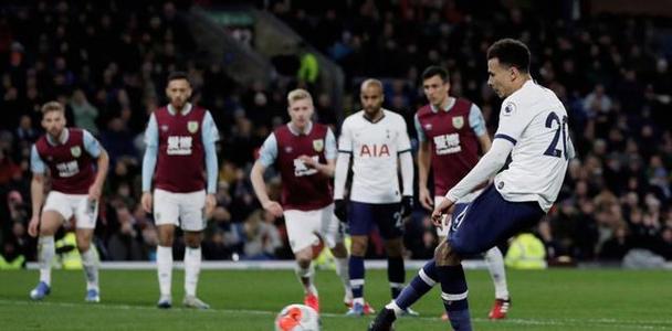 TA复盘图多尔热刺执教败局:欧冠失误+频繁换阵引崩盘 TA复盘图多尔热刺执教败局:欧冠失误+频繁换阵引崩盘