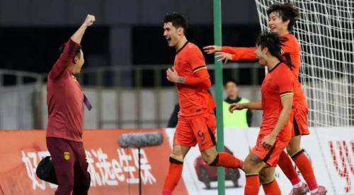 国足对阵喀麦隆开场9分钟0-2 邵佳一神情沮丧