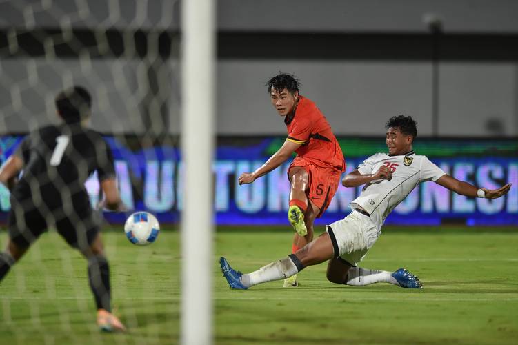 国足友谊赛9分钟0-2落后喀麦隆 赛事价值引热议