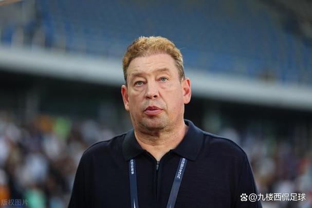 记者：申花、蓉城主帅换人形成强烈反差，斯卢茨基对替补不放心